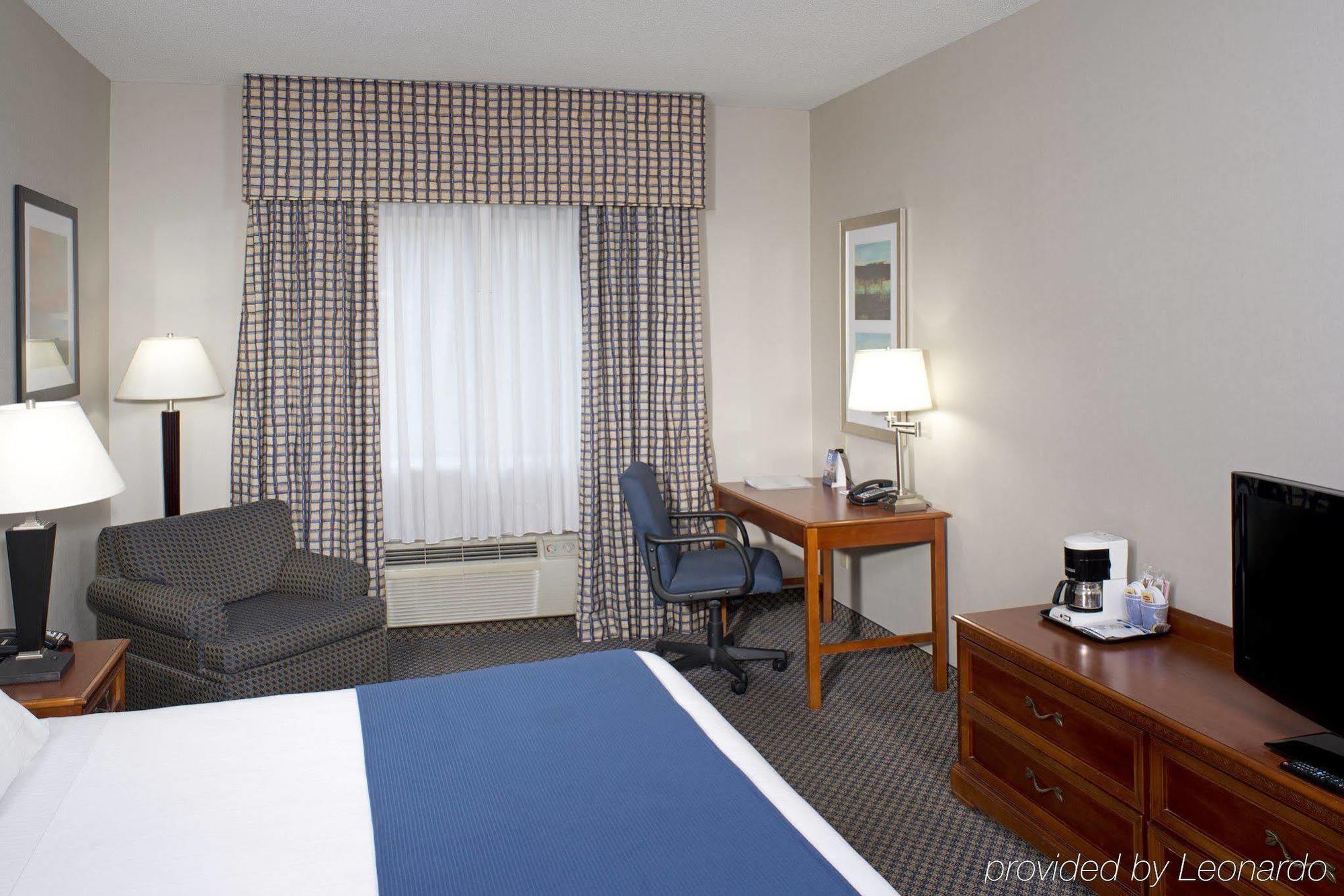 Rensselaer Holiday Inn Express & Suites East Greenbush Albany-Skyline An Ihg Hotel חדר תמונה
